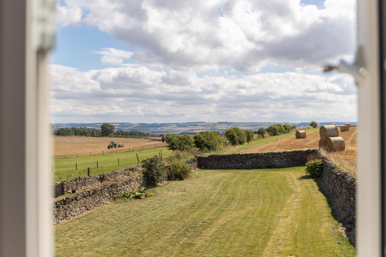 Luxury Farmhouse With Stunning Views And Hot Tub Ebberston Exteriér fotografie
