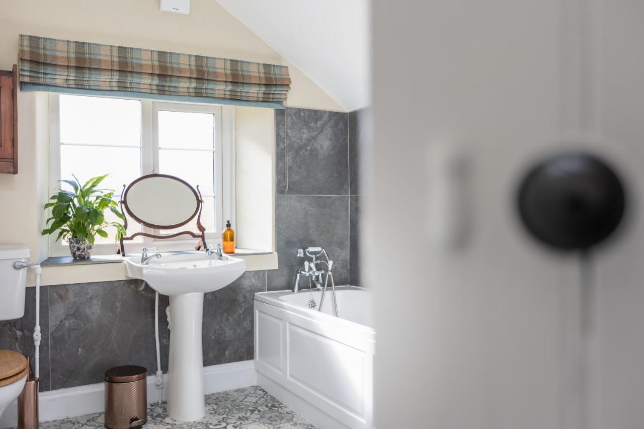 Luxury Farmhouse With Stunning Views And Hot Tub Ebberston Exteriér fotografie